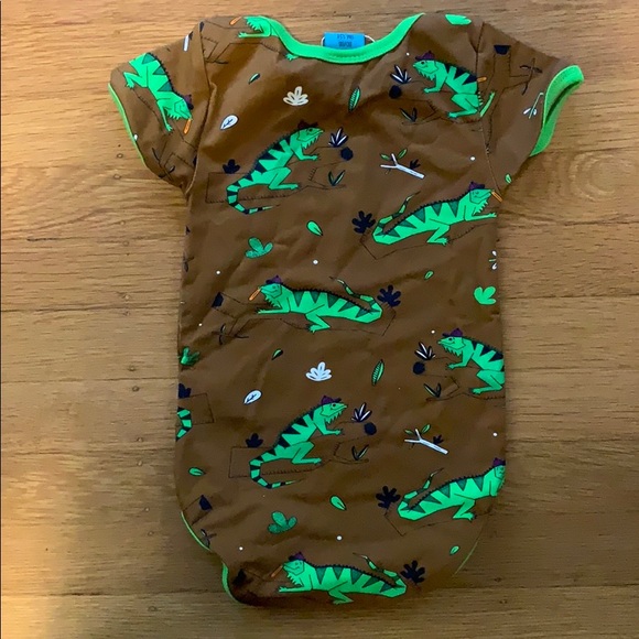 Raspberry Republic Iguana Onesie 9M NWT - Picture 2 of 3